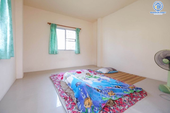 *****บ้านแฝดมือสองย่านนนทบุรี ม.สวัสดี ซอยสามัคคีร่วมใจ เนื้อที่กว้างขวางมากถึง 35 ตร.ว.  ฟังก์ชัน 3 ห้องนอน 2 ห้องน้ำ ที่จอดรถ 1 คัน บนทำเลแห่งการเดินทาง ใกล้รถไฟฟ้าสายสีม่วง "สถานีตลาดบางใหญ่" และทางด่วน "ศรีรัช"